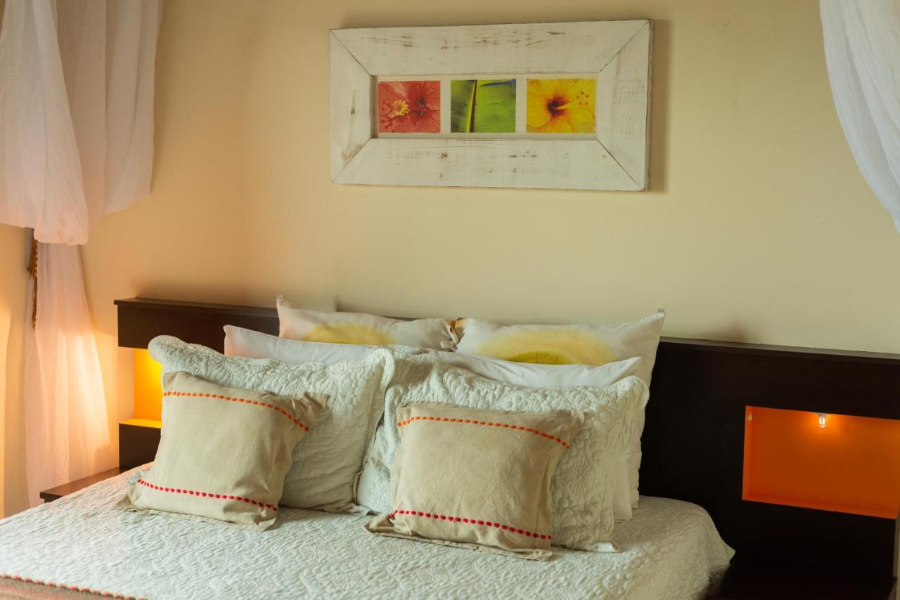 Olhos Verdes Guest House 봄비나스 외부 사진