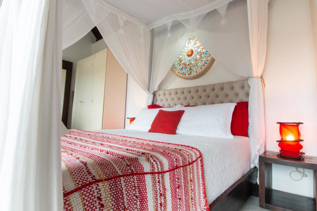 Olhos Verdes Guest House 봄비나스 외부 사진